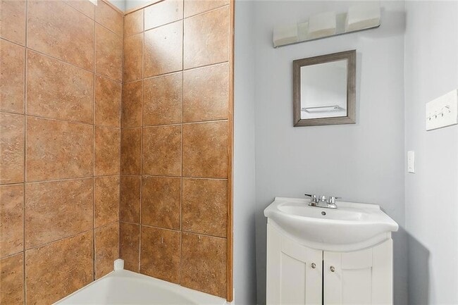 Building Photo - 8927 Hickory St