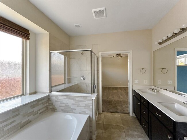 Building Photo - 512 Canadian Springs Dr