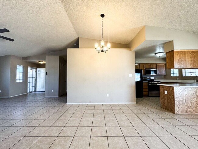 Building Photo - "Newly Renovated 4-Bedroom, 2 Bathroom Home in Yuma!"
