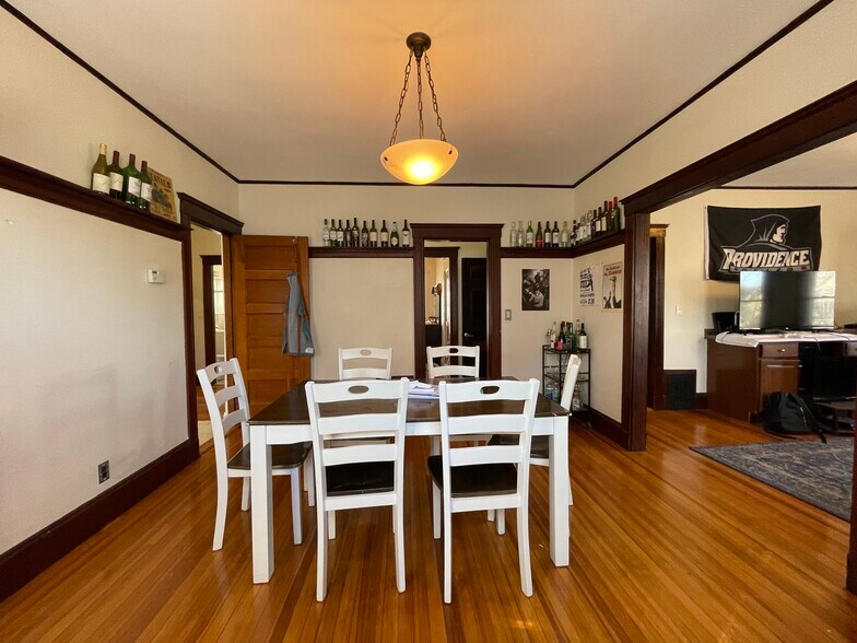 Building Photo - 56 Hobson St