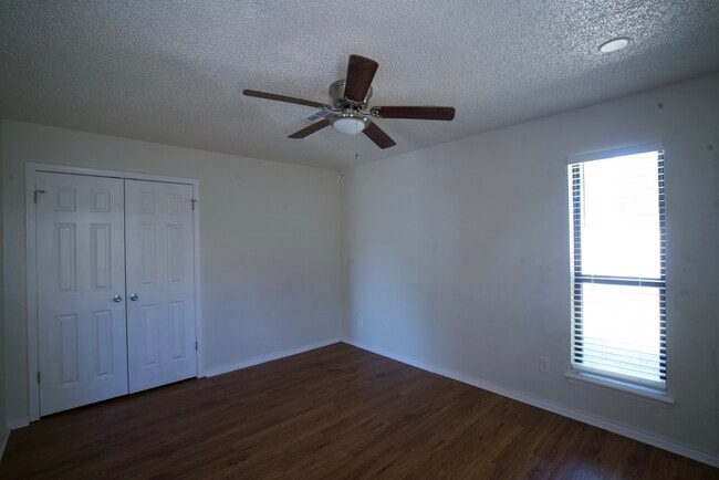 Building Photo - 2255b Donna Dr
