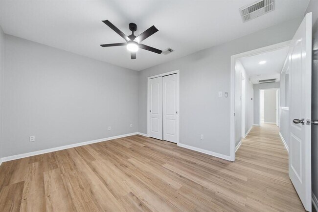 Building Photo - 7404 Journeyville Dr