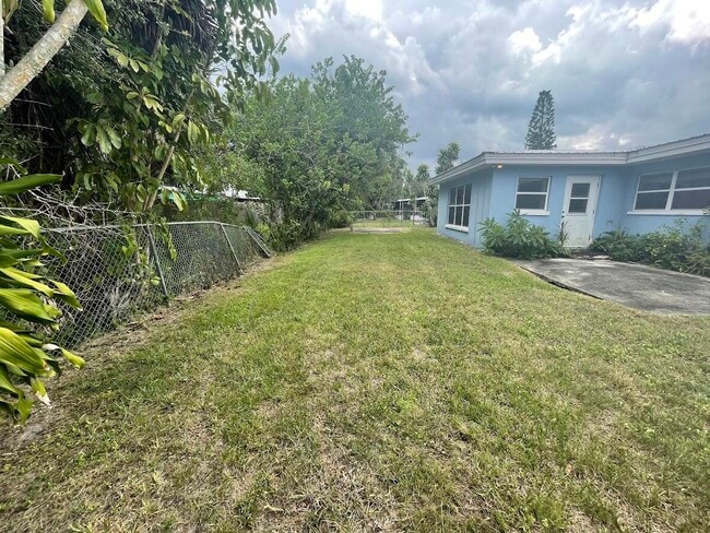 Building Photo - 177 E Laila Dr