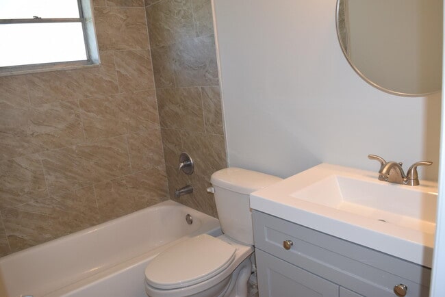 Building Photo - 3094 SE Clayton St