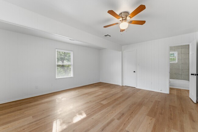 Building Photo - 1500 J J Flewellen Rd