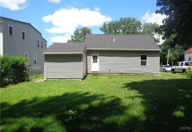 Building Photo - 303 Kirsch Dr