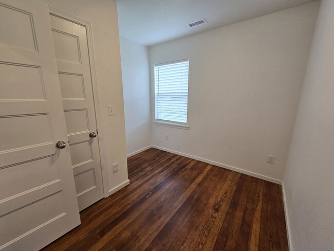 Building Photo - 323 Branton St