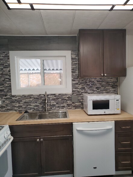 Building Photo - 2401 E Southern Ave