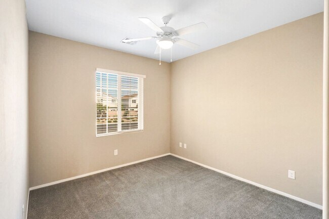 Building Photo - Beautiful Mountains Edge 3 Bedroom Townhome