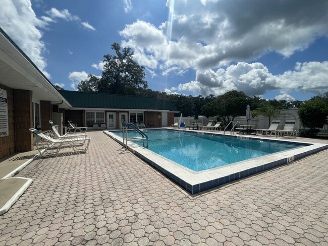 Building Photo - 10893 SW 30th Ave