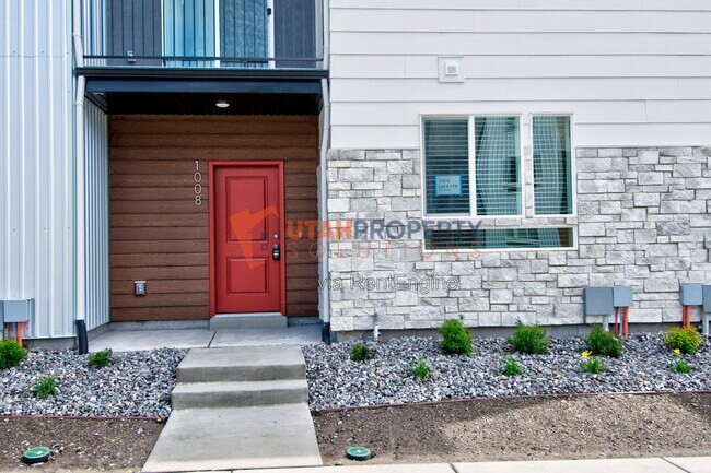 Building Photo - 1008 W 430 S