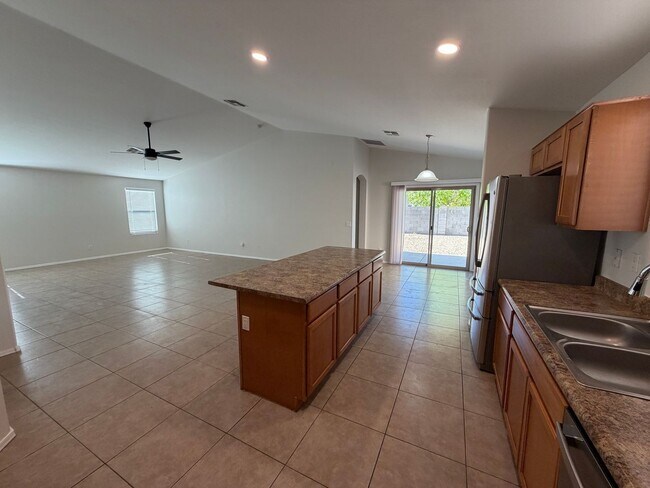 Building Photo - 13925 W Mauna Loa Ln