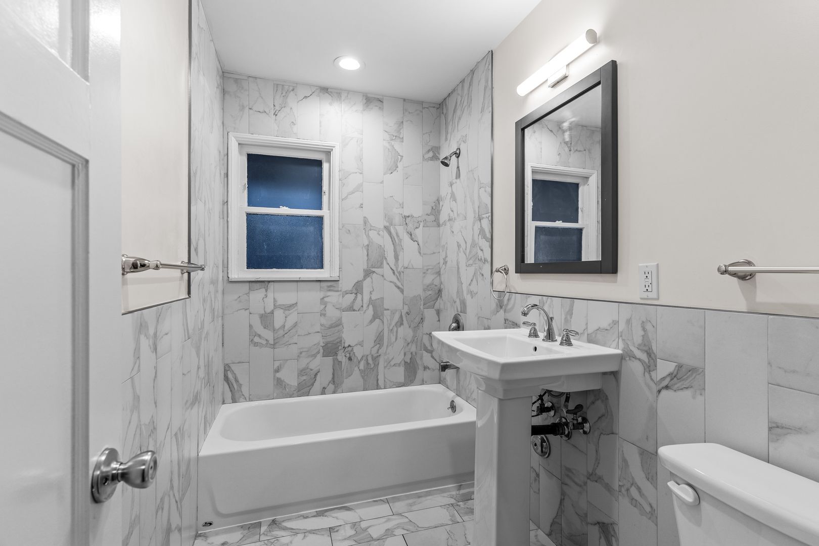 Building Photo - 2104 E Florida St