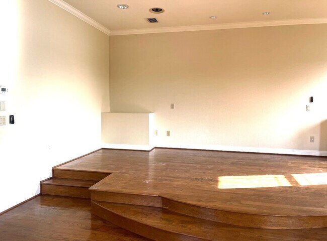 Building Photo - 406 Lillian Dr