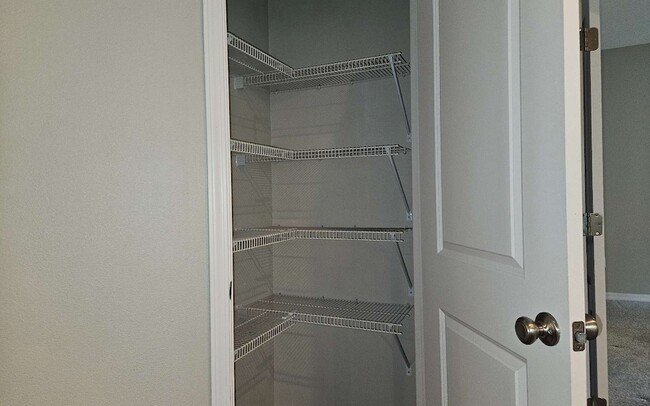 Building Photo - 160 SW Ivy Glen