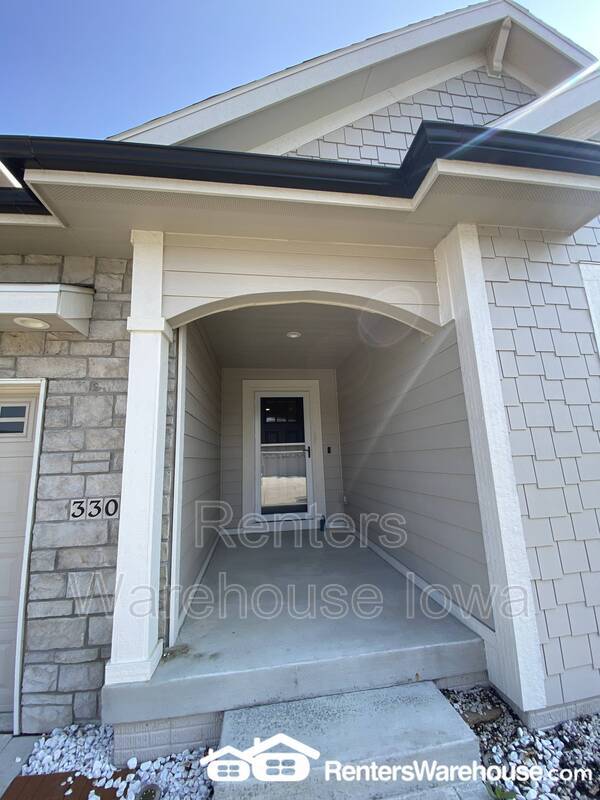 Building Photo - 3308 NE 4th Ln