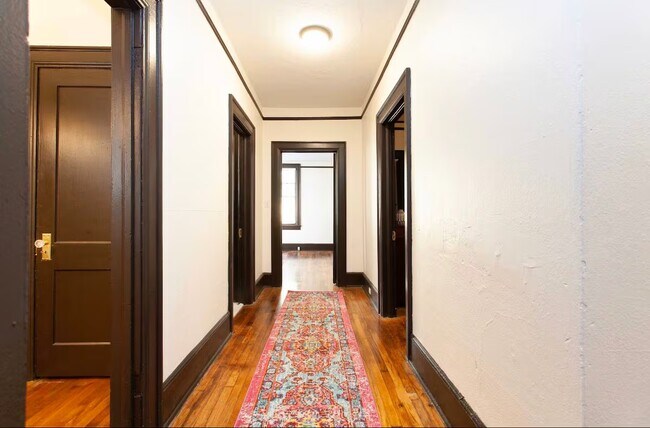 Building Photo - Midtown Duplex