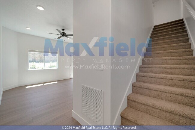 Building Photo - End Unit - 3BD 2.5 BA 2GA - Modern Living