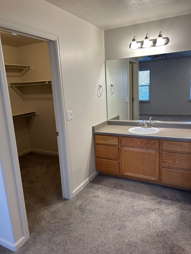 Building Photo - 2 Master Suites, 2.5 Bath Condo in West Jordan