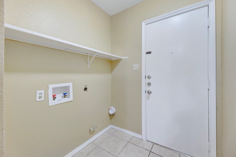 Building Photo - 12302 Dellrey Dr