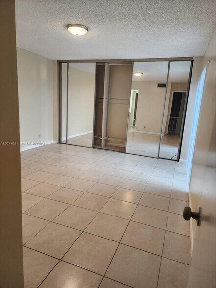 Building Photo - 2148 White Pine Cir