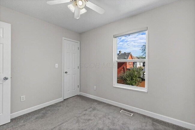 Building Photo - 484 Linwood Ave