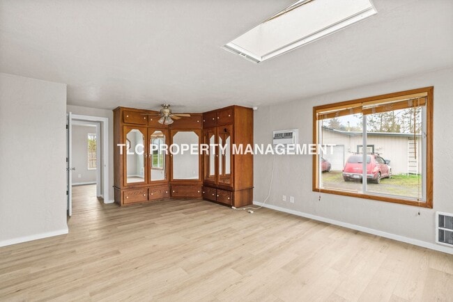 Building Photo - 2082 Ohio St