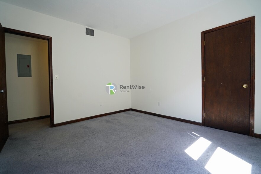 Building Photo - 87 Sheridan St