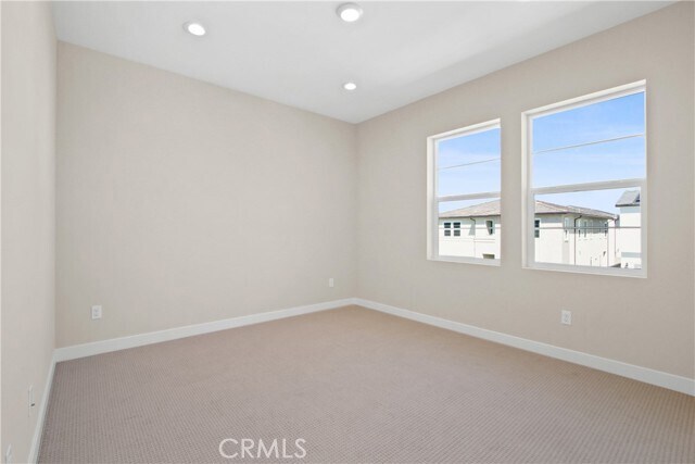 Building Photo - 200 Brackens