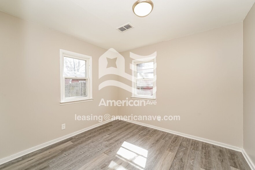 Building Photo - 905 Clement St