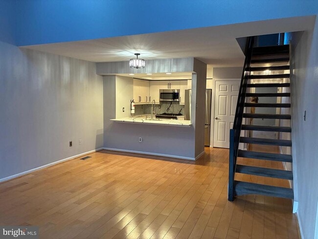 Building Photo - 213 Park Pl Dr