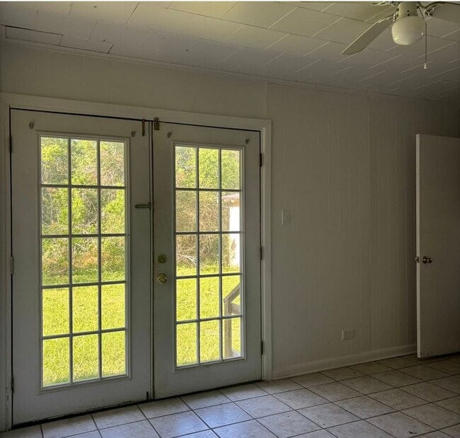 Building Photo - 531 Pecan St