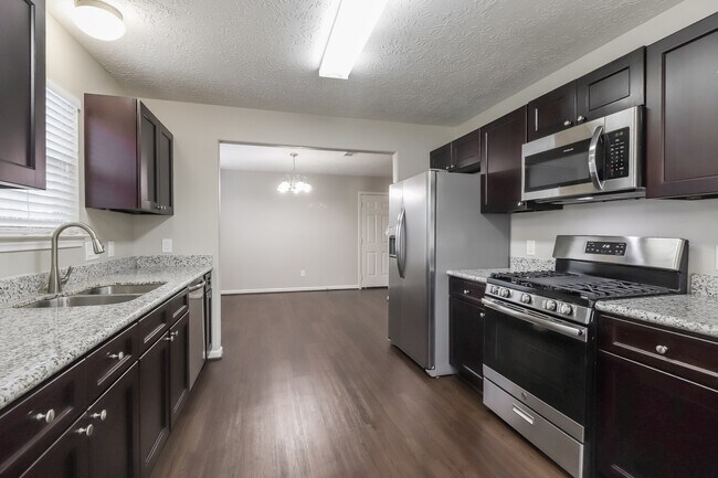 Building Photo - 21818 Hemlock Park Dr