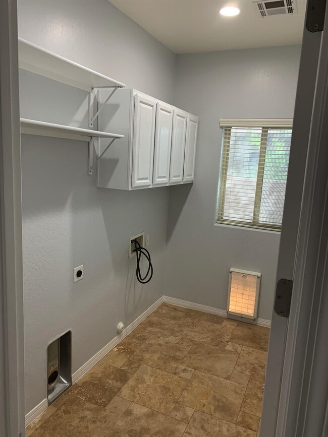 Building Photo - 11331 E Fairbrook St