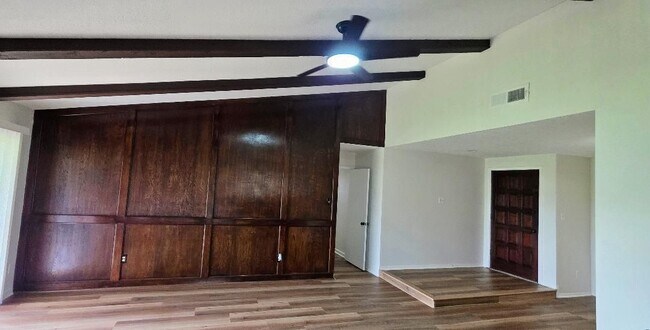 Building Photo - 8443 Gulfwood Ln