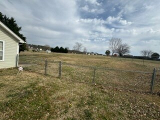 Fenced backyard; backyard acres apart from neighbors - 105 Mills Lndg
