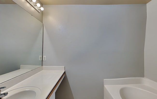 Building Photo - 3221 Utah Dr