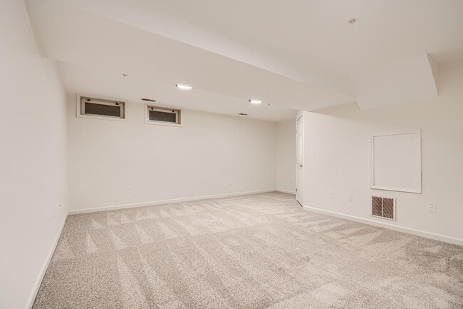 Building Photo - 9847 Bale Ct