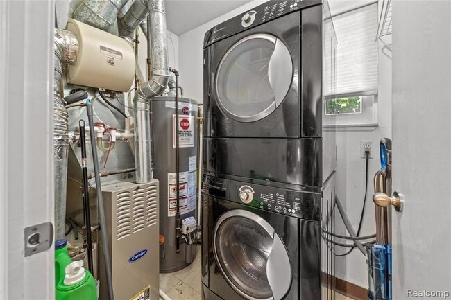 Building Photo - 1570 Streamwood Ct