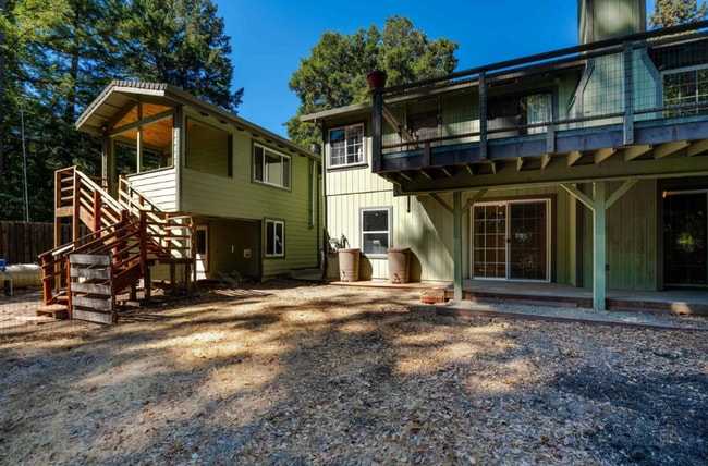 Building Photo - 475 Riverview Dr