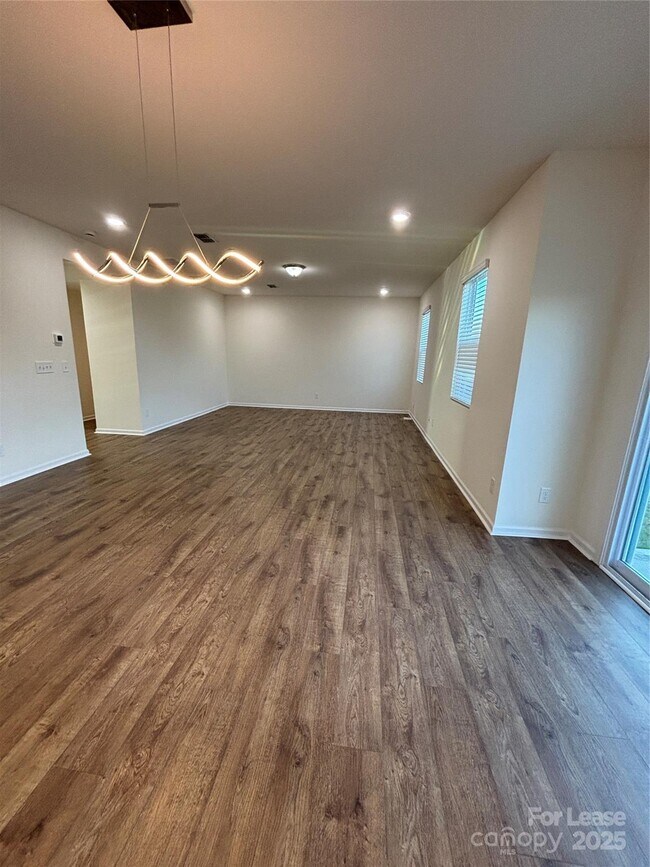Building Photo - 1449 Harleston St
