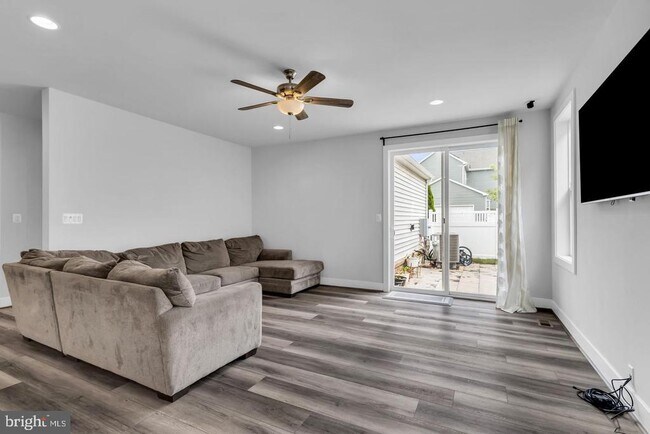 Building Photo - 41919 Spring Air Dr