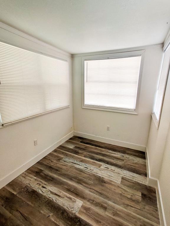 Building Photo - 5500 Balboa Dr