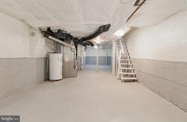Building Photo - 1353 Howard St