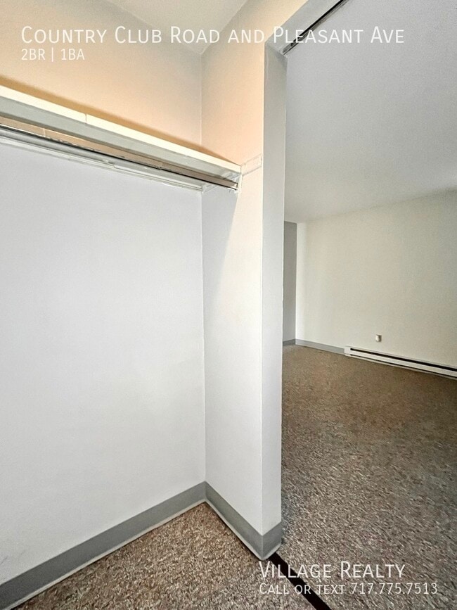 Building Photo - 605 Country Club Rd