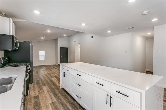 Building Photo - 1535 Carnation Dr