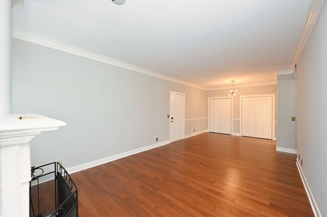 Building Photo - **UPDATED FIRST-FLOOR CONDO IN DESIRABLE P...