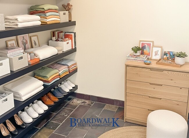 Building Photo - Quiet Riverton 3 Bed Home – Garage & Yard