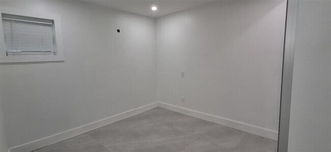 Building Photo - 1534 Van Buren St