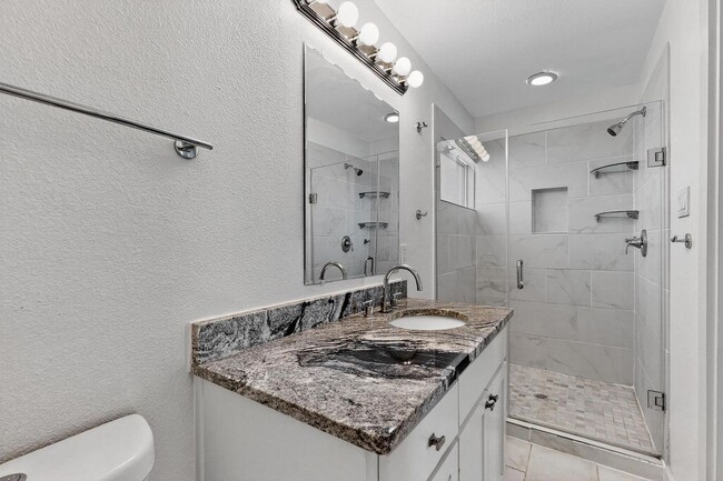 Building Photo - 8919 San Fernando Way